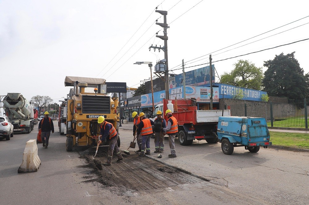 El Municipio de Esteban Echeverría avanza con las obras de bacheo en Canning