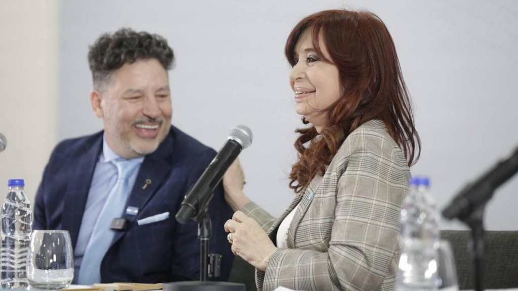 Cristina Fernández de Kirchner reaparece y critica con dureza al gobierno libertario