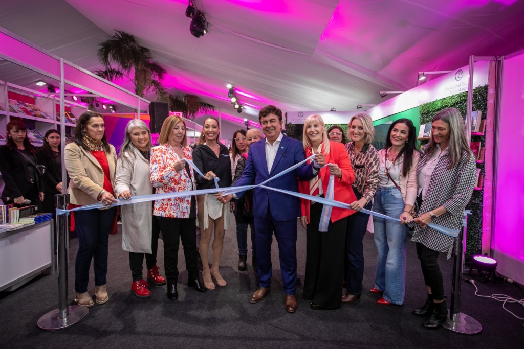 Fernando Espinoza inauguró la Feria del Libro más importante de la provincia de Buenos Aires