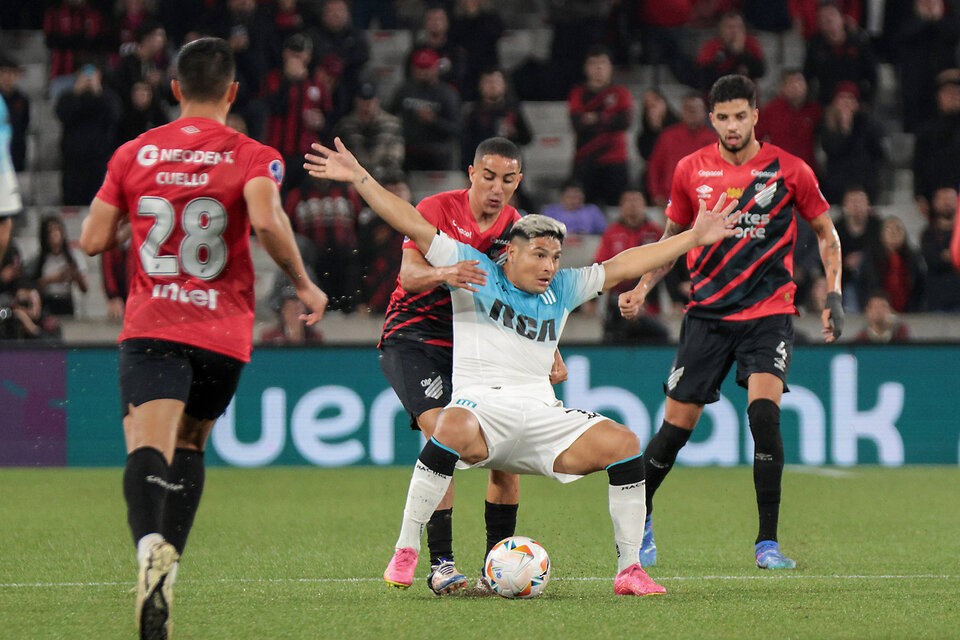 Racing cayó ante Athletico Paranaense en Brasil y deberá remontar en Avellaneda