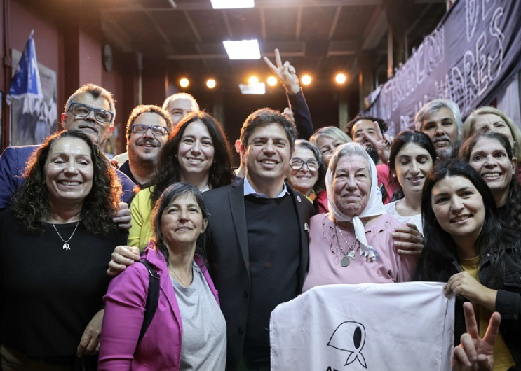 Kicillof defendió la autonomía de la Universidad de las Madres en una clase pública