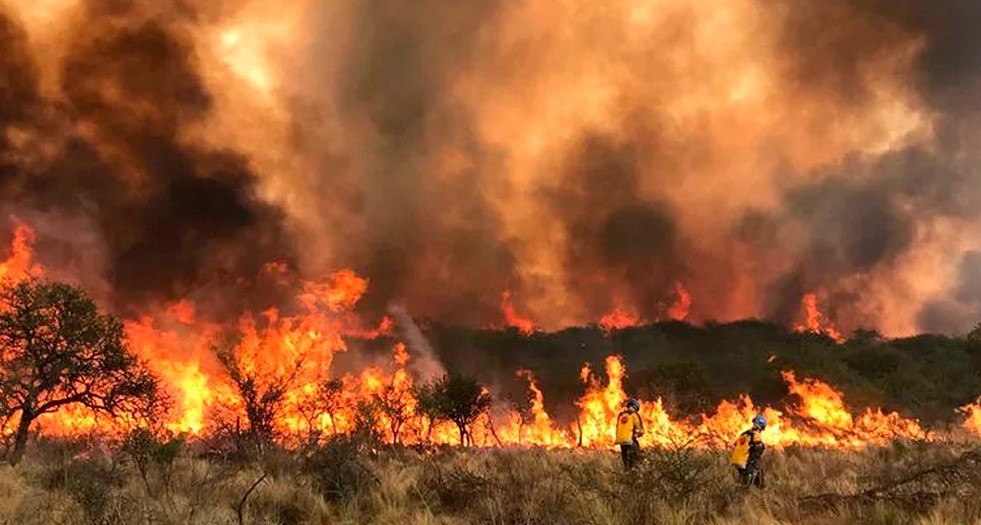 Córdoba sigue en emergencia por incendios: más de 10.000 hectáreas arrasadas y dos detenidos