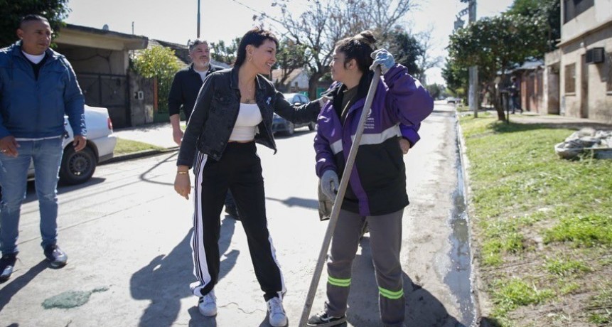 Mayra Mendoza supervisó un operativo de limpieza en Solano