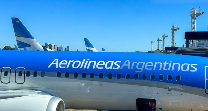 Paro de pilotos y aeronavegantes paraliza vuelos de Aerolíneas Argentinas en Aeroparque y Ezeiza