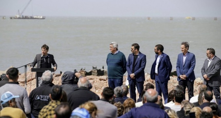 Kicillof supervisó las obras de ampliación en el Puerto Rosales y destacó la inversión en Vaca Muerta