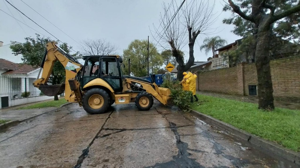 Tras las intensas lluvias, el municipio refuerza tareas de limpieza y saneamiento en los barrios