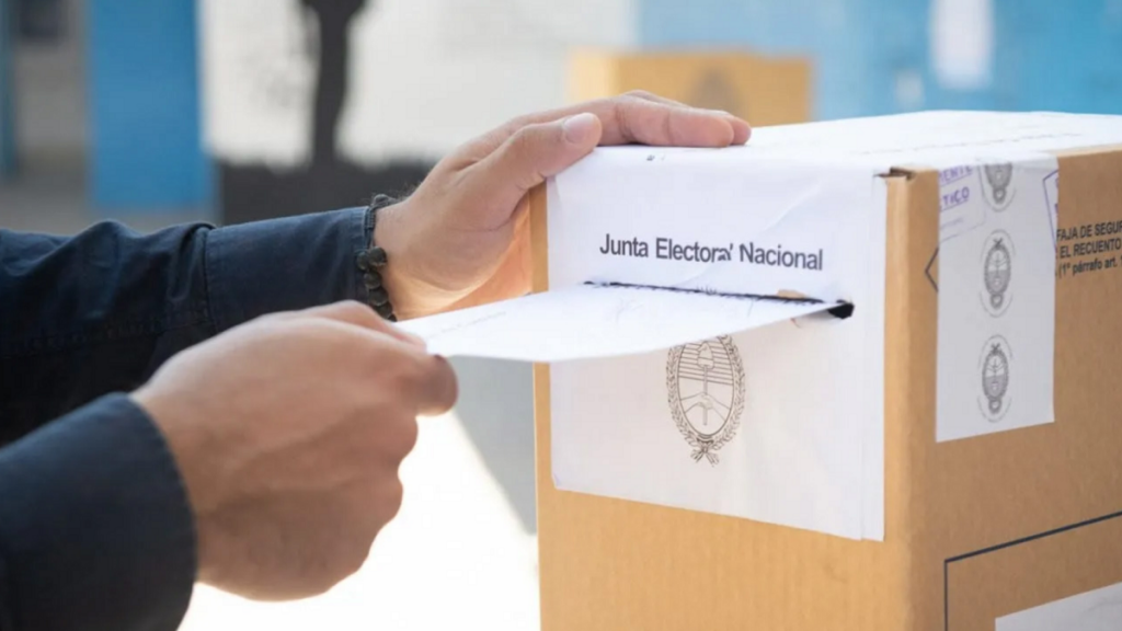 Encuestas en Provincia: leve ventaja del peronismo sobre Milei de cara al domingo