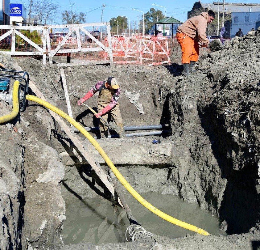 Esteban Echeverría avanza con la construcción de un conducto pluvial en 9 de Abril
