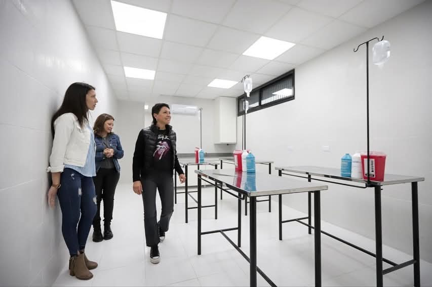 Quilmes ya tiene su primera Veterinaria Municipal: Mayra Mendoza supervisó su funcionamiento en Don Bosco