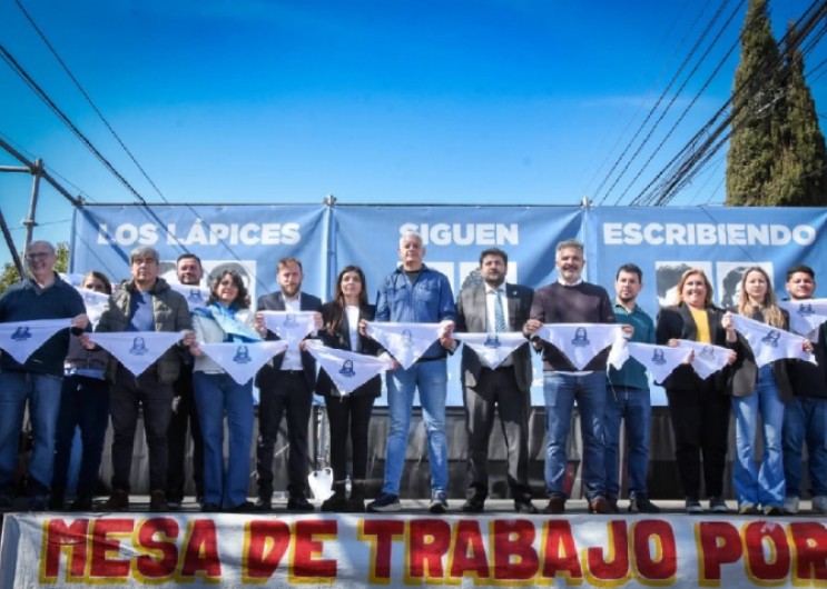 Una multitud de jóvenes recordaron La Noche de los Lápices en un emotivo acto en Lomas de Zamora