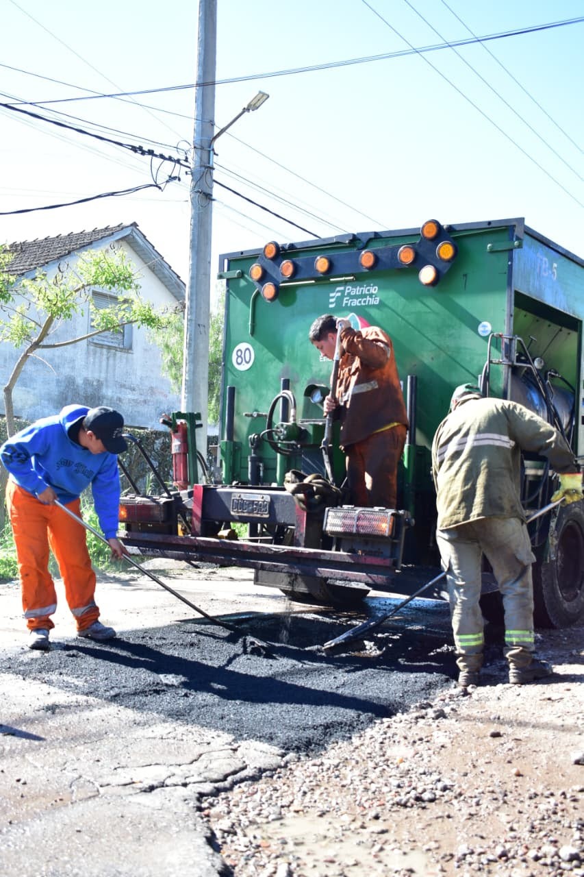Avanzan los trabajos de bacheo en distintos puntos del distrito