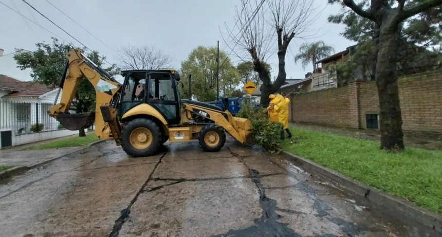 Tras las intensas lluvias, el municipio refuerza tareas de limpieza y saneamiento en los barrios
