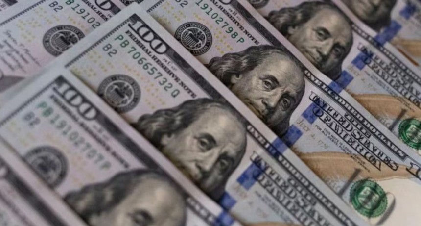 Golpe de timón: el Gobierno intervendrá para frenar la suba del dólar