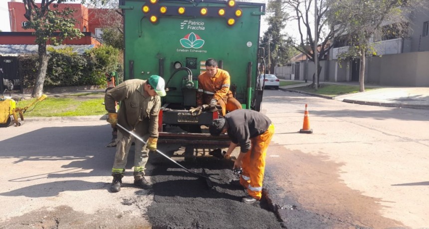 Monte Grande en obra: avanzan los trabajos de bacheo en calles clave