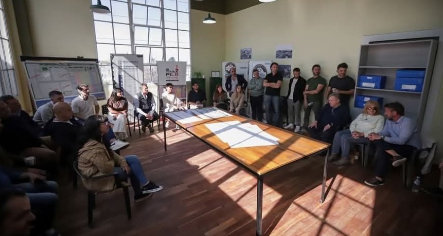Mayra Mendoza entregó la nueva reglamentación del Parque Industrial La Bernalesa