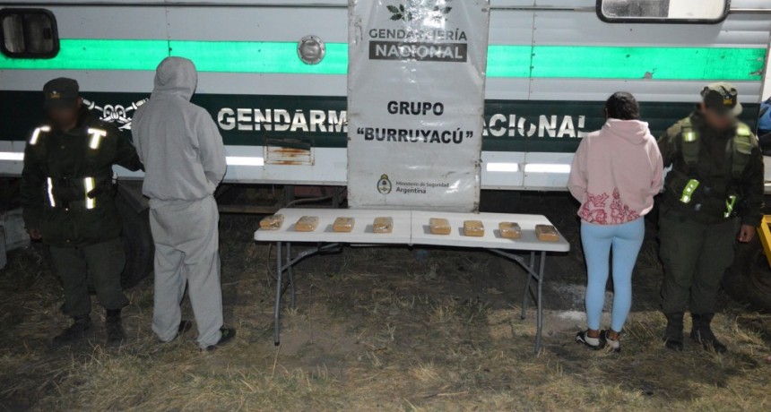 Cayó una pareja con casi 9 kilos de cocaína pegados al cuerpo en Tucumán