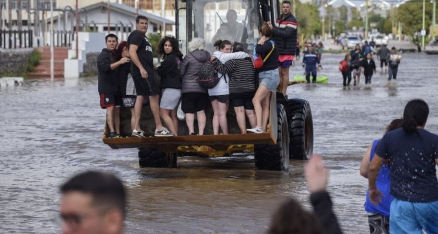 Milei recortó $100 mil millones del fondo de emergencia para Bahía Blanca tras el triunfo libertario en la ciudad