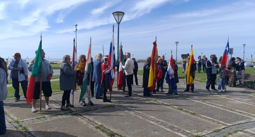 Miramar celebró el Día del Inmigrante con bailes y homenajes en la plazoleta central