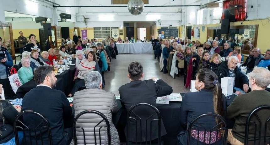 Morón impulsa beneficios para adultos mayores: botiquines, capacitaciones y descuentos en comercios