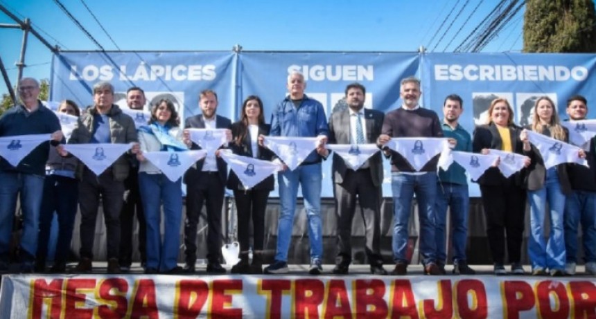 Una multitud de jóvenes recordaron La Noche de los Lápices en un emotivo acto en Lomas de Zamora