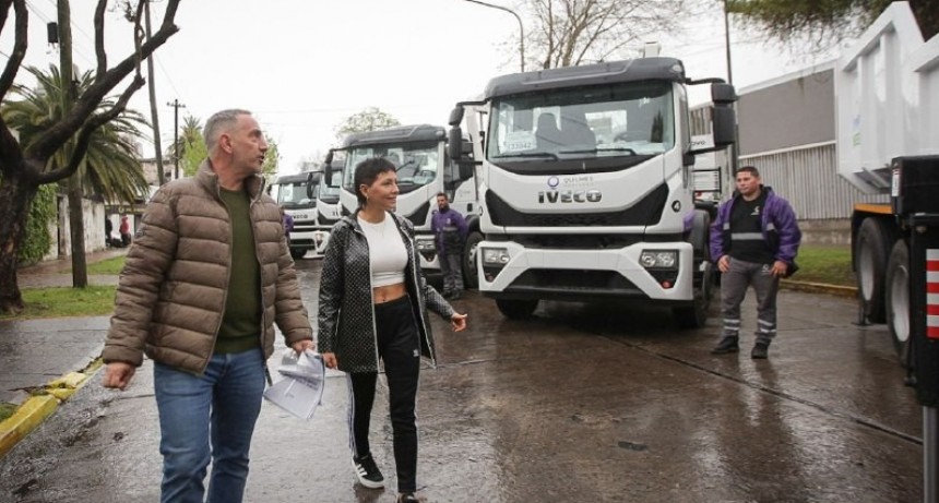 Quilmes sumó ocho camiones para reforzar la recolección de residuos y limpieza urbana Bajada:
