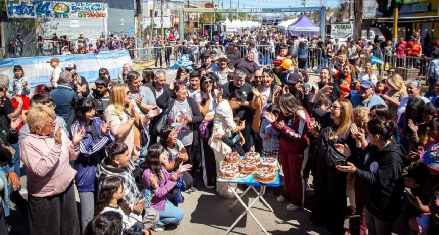 Quilmes Oeste celebró el 74º aniversario del barrio La Paz con desfile, música y fuerte mensaje político de Mayra Mendoza