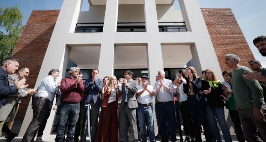 Kicillof inauguró la Casa de la Provincia en Marcos Paz y defendió la inversión pública frente al ajuste nacional