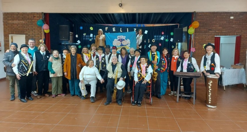 Los “Papelnonos” celebraron 15 años de música, alegría y comunidad en Miramar