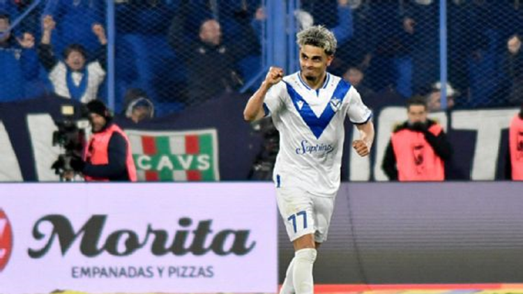 V&eacute;lez dio un golpe clave, cort&oacute; la racha y volvi&oacute; a meterse en la pelea