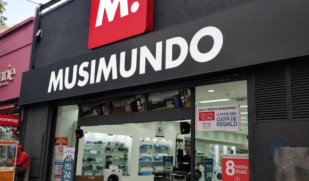 Ni Musimundo se salva de Milei: cerr&oacute; sucursales, declar&oacute; la quiebra y crece el reclamo de los trabajadores