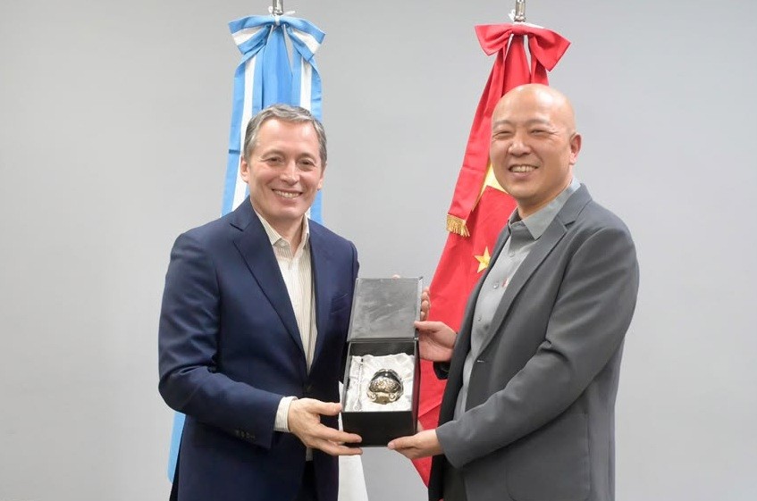 Esteban Echeverr&iacute;a busca atraer inversiones chinas y Gray recibi&oacute; a empresarios interesados en el distrito
