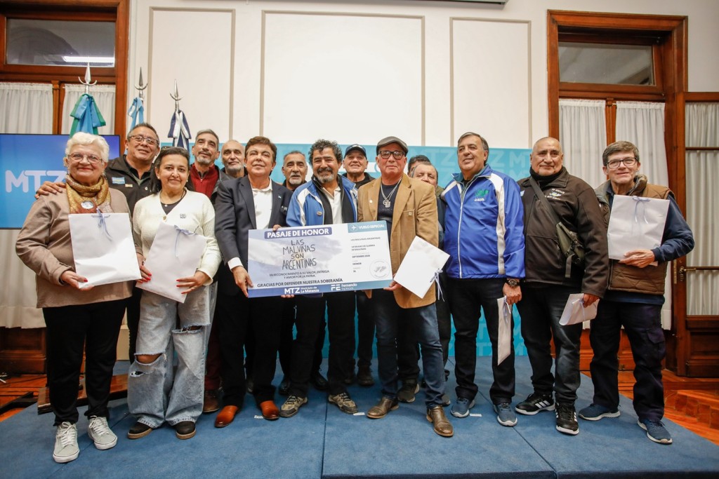 Malvinas: 11 veteranos de La Matanza volver&aacute;n a las islas para rendir homenaje a los ca&iacute;dos