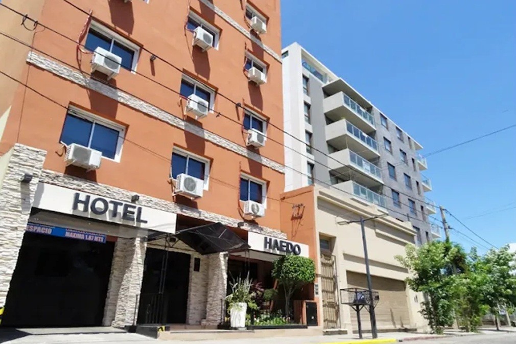 Hallaron muerto a un hombre en un hotel de Haedo y buscan determinar qu&eacute; ocurri&oacute;