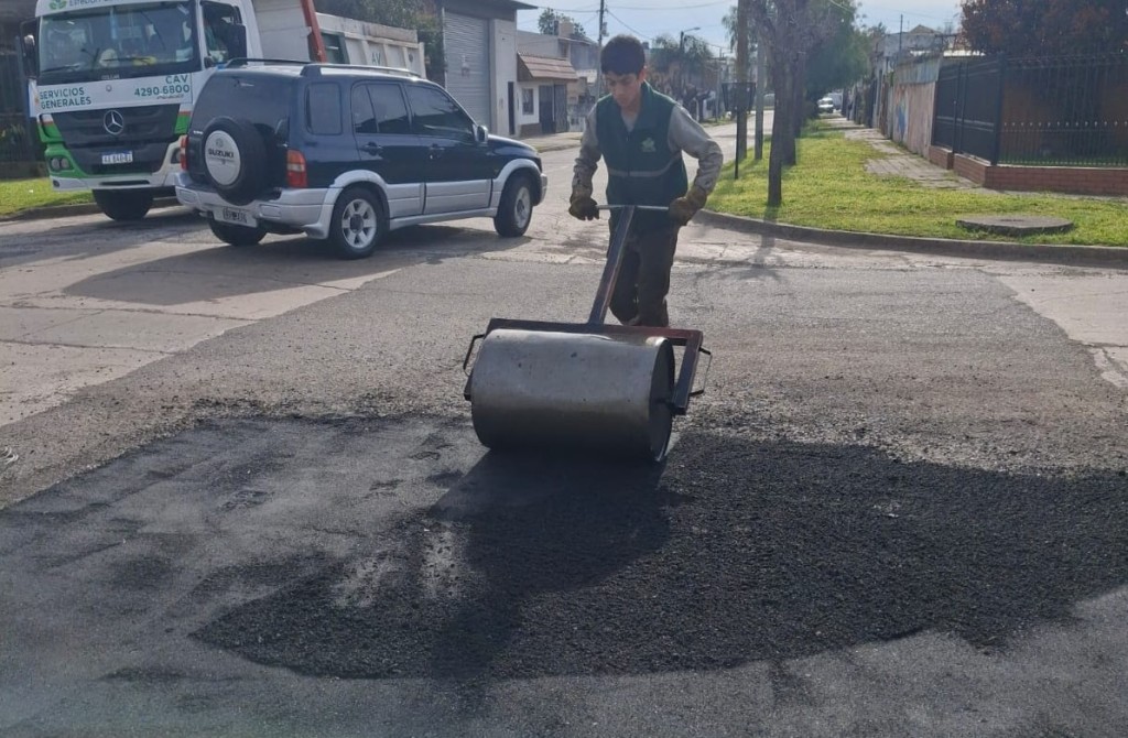 Luis Guill&oacute;n: contin&uacute;an los trabajos de bacheo para mejorar la circulaci&oacute;n