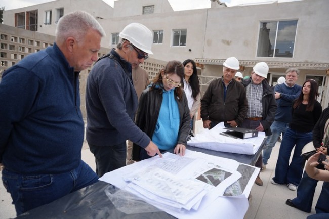 Batakis visit&oacute; las 549 viviendas que la Provincia tiene en marcha