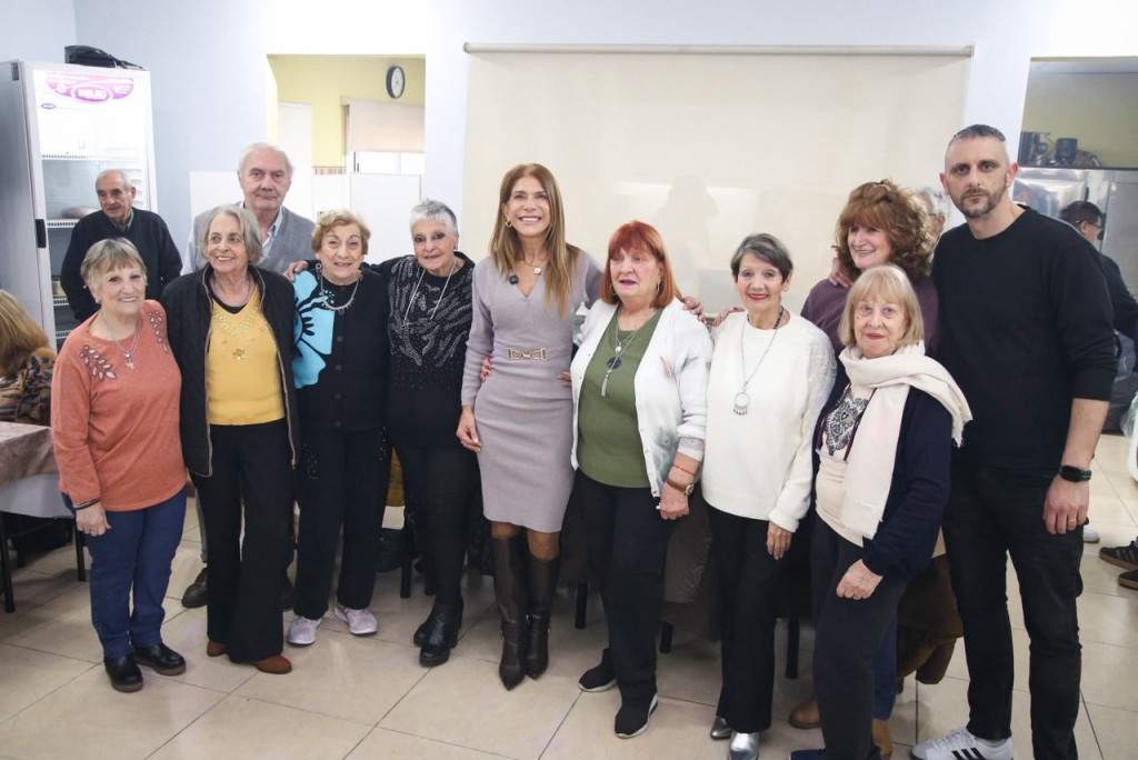Avellaneda: Magdalena Sierra acompa&ntilde;&oacute; los aniversarios de tres instituciones y destac&oacute; el rol de la comunidad