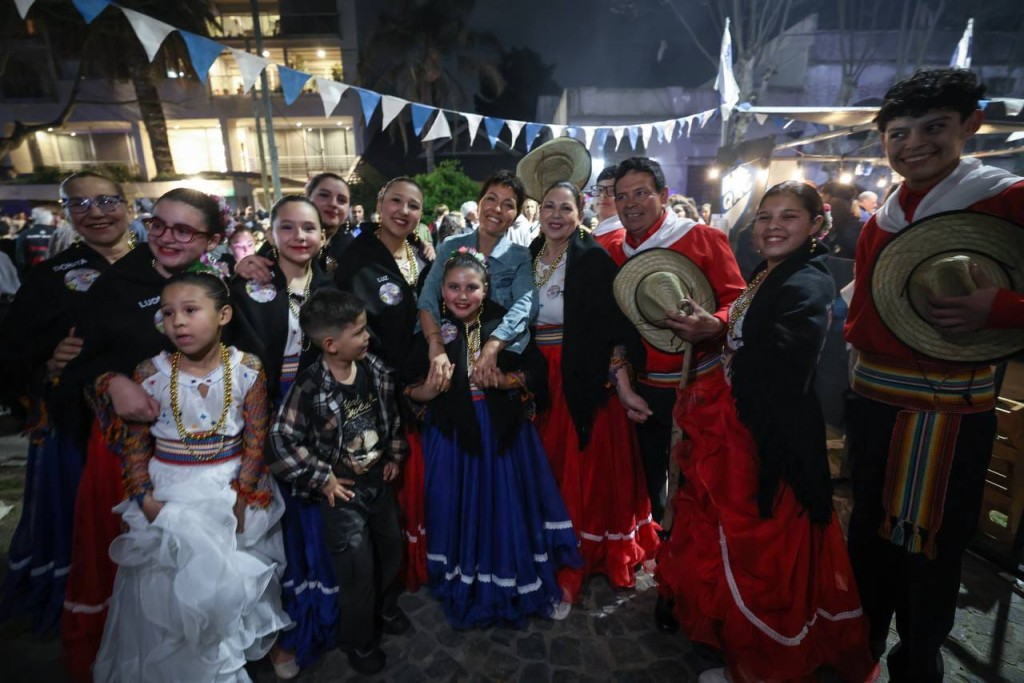Bernal celebr&oacute; sus tradicionales Fogones con miles de vecinos y una fiesta llena de identidad