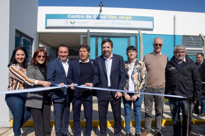 Kicillof inaugur&oacute; un nuevo centro de salud y entreg&oacute; dos ambulancias en Florencio Varela
