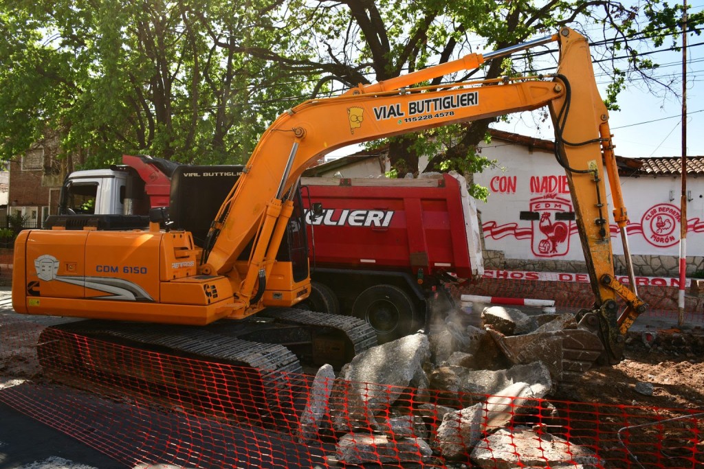 Mor&oacute;n transforma una de sus calles clave: comenz&oacute; la repavimentaci&oacute;n integral de 25 de Mayo
