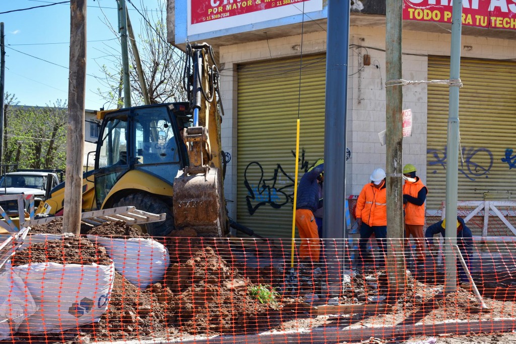 Mor&oacute;n avanza con AySA en una obra para llevar agua potable a 5.000 vecinos de San Francisco