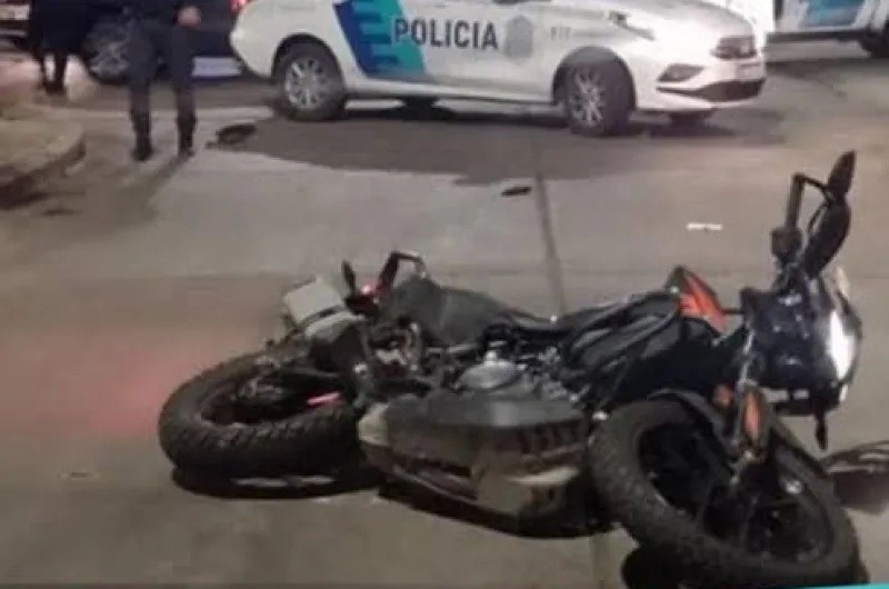 Un polic&iacute;a fue baleado durante un intento de robo de moto en Mor&oacute;n