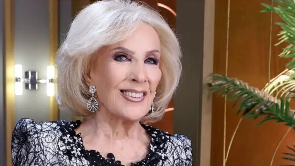 Mirtha Legrand mostr&oacute; una franca mejor&iacute;a, pero continuar&aacute; internada