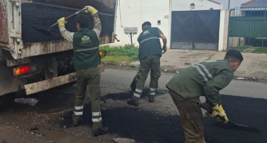 Monte Grande suma nuevos trabajos de bacheo para mejorar la circulaci&oacute;n en sus calles