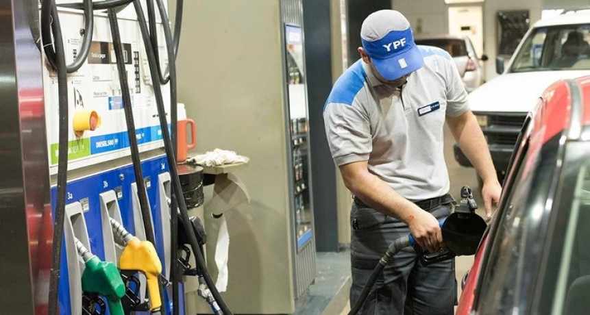 Naftas: el Gobierno vuelve a postergar una suba del Impuesto a los Combustibles