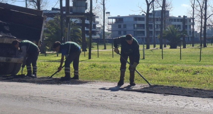 El Municipio avanza con nuevos trabajos de bacheo en las calles de Canning