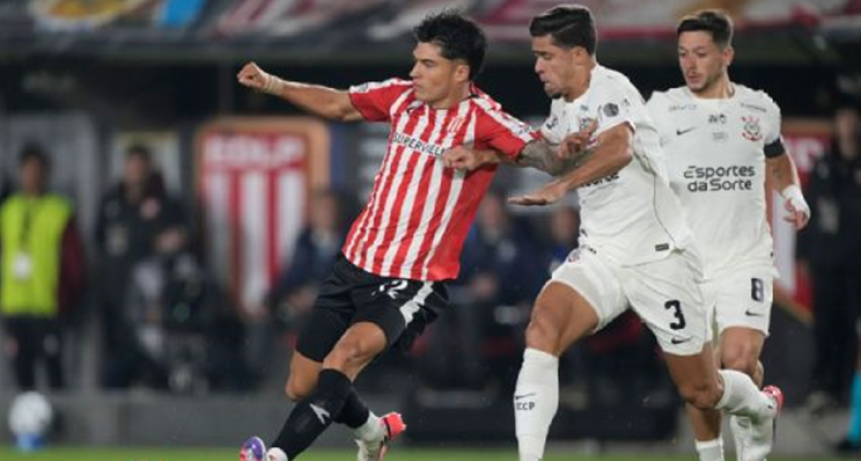 Estudiantes domin&oacute; a Corinthians, pero se qued&oacute; sin premio en La Plata