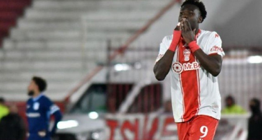 Hurac&aacute;n reaccion&oacute; a tiempo y hundi&oacute; m&aacute;s a Racing en el Torneo Clausura