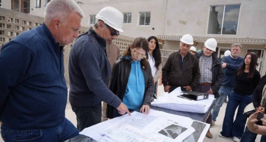 Batakis visit&oacute; las 549 viviendas que la Provincia tiene en marcha