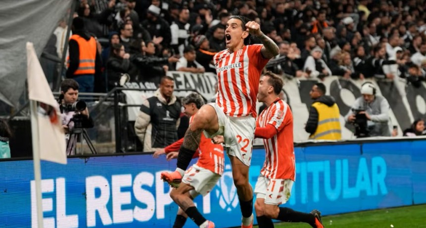 Estudiantes dio el golpe en Brasil, elimin&oacute; a Corinthians y est&aacute; en semifinales