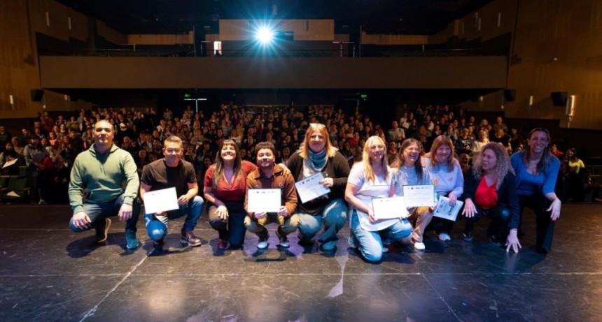 Quilmes Coopera: el Municipio entreg&oacute; subsidios a 156 escuelas para mejorar sus proyectos educativos